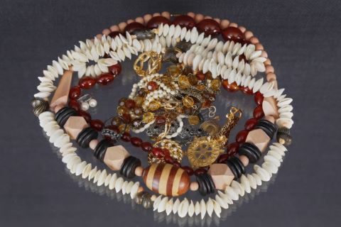 Important ensemble de bijoux fantaisie