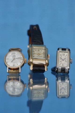 2 montres bracelet de femme