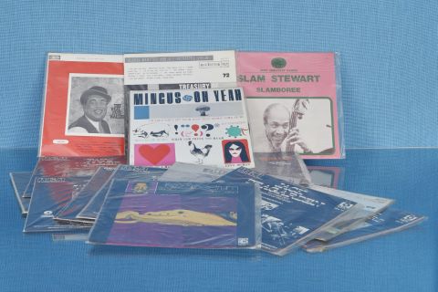 Environ 100 disques 33 tours