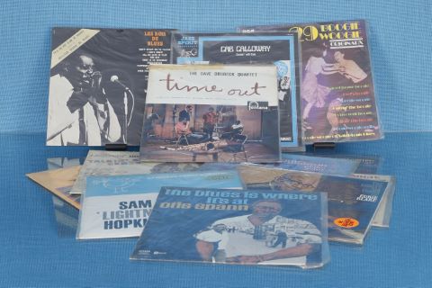 Environ 80 disques 33 tours