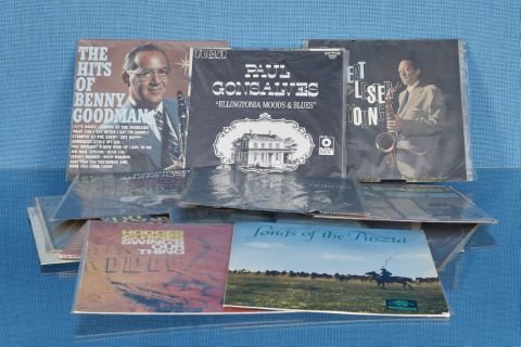 Environ 90 disques 33 tours