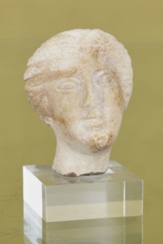 Tête de femme provenant d’une statuette