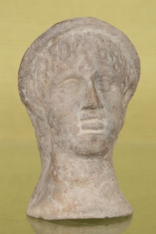 Tête votive représentant un jeune homme