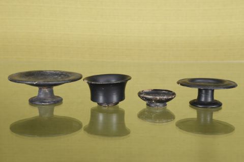4 coupes dont 2 sur piédouche