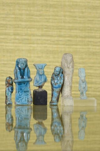 6 amulettes