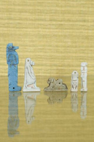 5 amulettes
