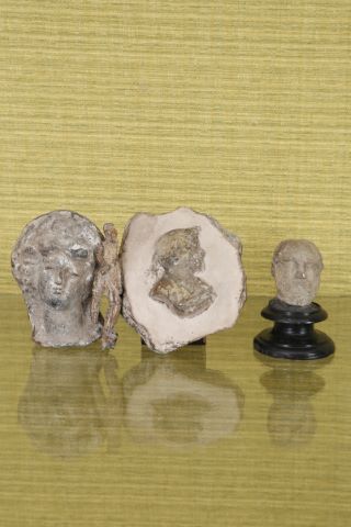 3 statuettes