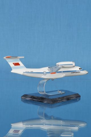 #USSR Maquette d’avion Antonov 72 (AN-72)...