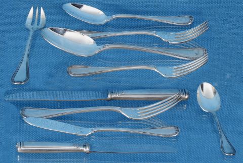 Importante ménagère en métal argenté de 127 pièces, modèle Malmaison…