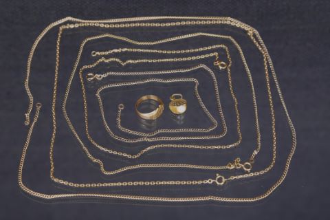 Ensemble de 4 chaînes + 1 bague + 1 pendentif...