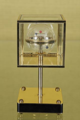 Pendulette globe