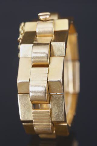 Bracelet tank