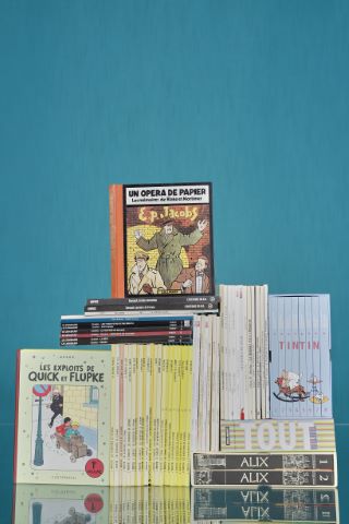 Importante bibliothèque d’environ 120 albums et recueils d’albums de bandes…