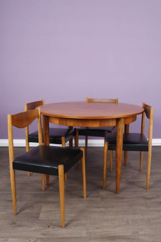 Table de salle à manger et 4 chaises