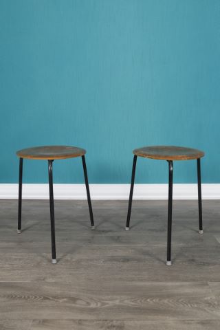 2 tabourets tripodes