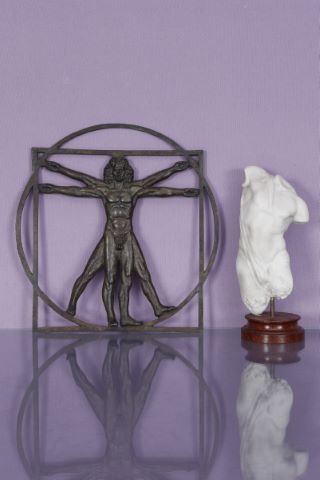 2 sculptures de nus masculins