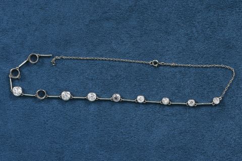 Bracelet orné de 8 diamants