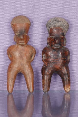 2 statuettes asexuées