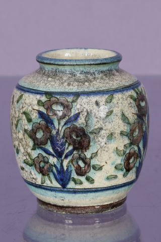 Vase style persan