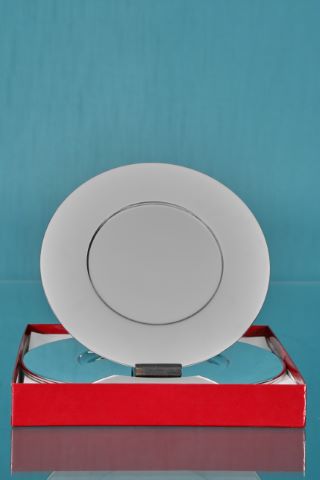 Suite de 8 assiettes de présentation