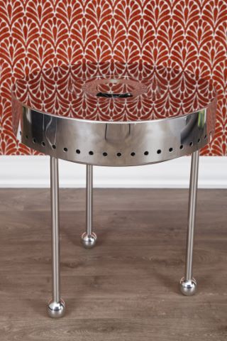 Travail des années 1970 Table d’appoint formant...