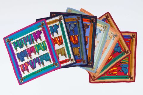Suite de 8 foulards ou pochettes gavroche, modèle Sangles