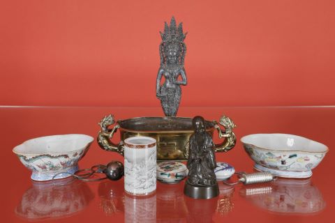 2 coupes polylobées + 1 bitong + 2 sculptures +…