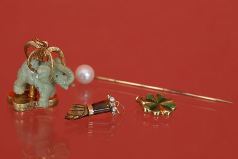 Pendentifs [3] + épingle [1]