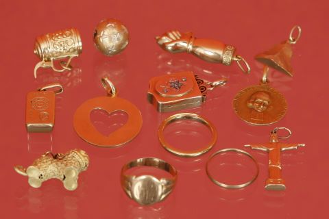 Pendentifs + bagues + charmes [12]
