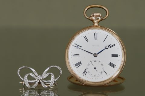 1 broche nœud + 1 montre Zénith