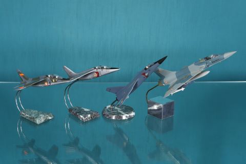 4 maquettes d’avion