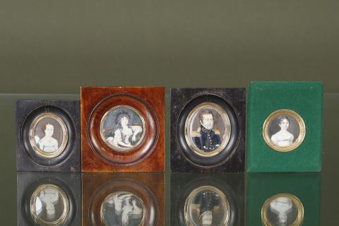 4 miniatures