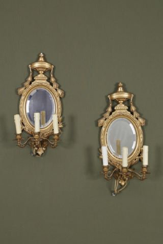 Paire d’appliques médaillon à fond miroir à 3 bras de…