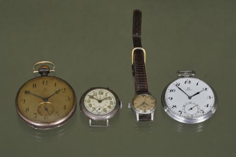 2 montres bracelet anciennes + 2 montres de poche