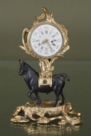 Pendule au taureau
