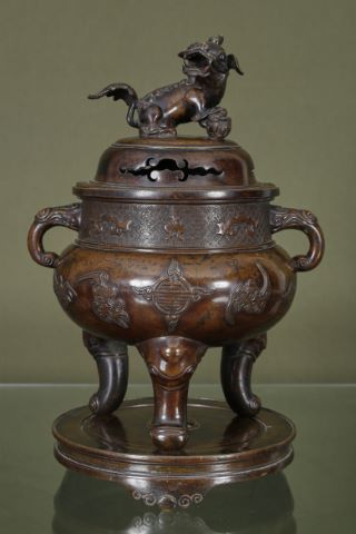 Grand brûle-parfum tripode