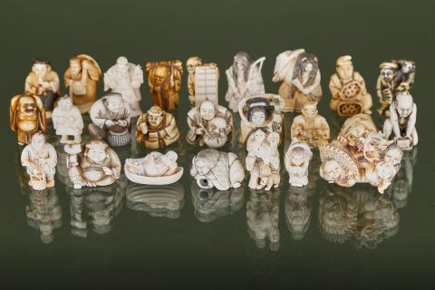 25 netsuke et figurines anthropomorphes