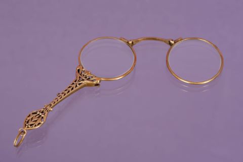 Lorgnettes + Montre de dame Cyma