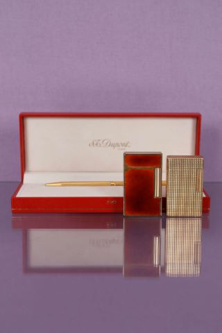 2 briquets et 1 stylo à bille