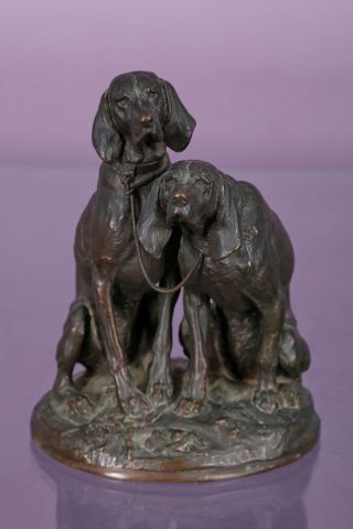 Deux chiens assis