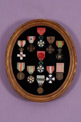 Ensemble de 11 médailles