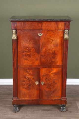 Mobilier ancien comprenant :