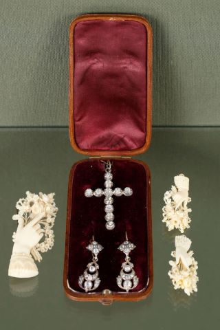 Bijoux régionaux anciens