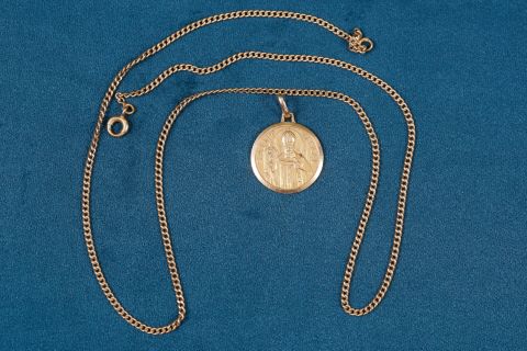 1 chaîne + 1 médaille de saint Pascal