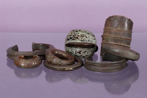 Afrique de l’Ouest 8 bracelets, chevillères...