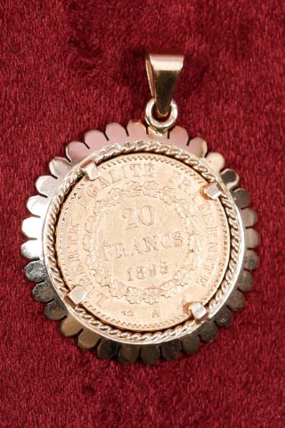 Pendentif rayonnant