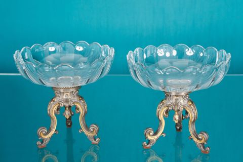 Paire de coupes montées de style Louis XV