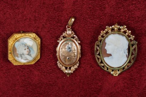 Ensemble de 3 bijoux anciens
