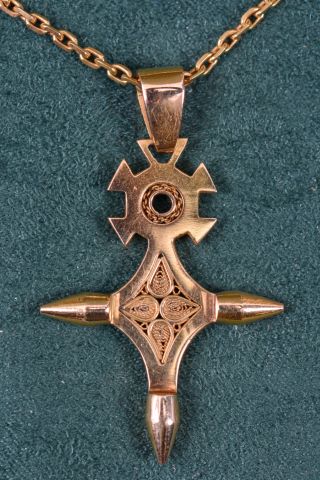 Collier et pendentif croix