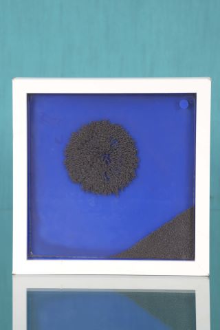 Antigravité magnétique bleu - pièce unique